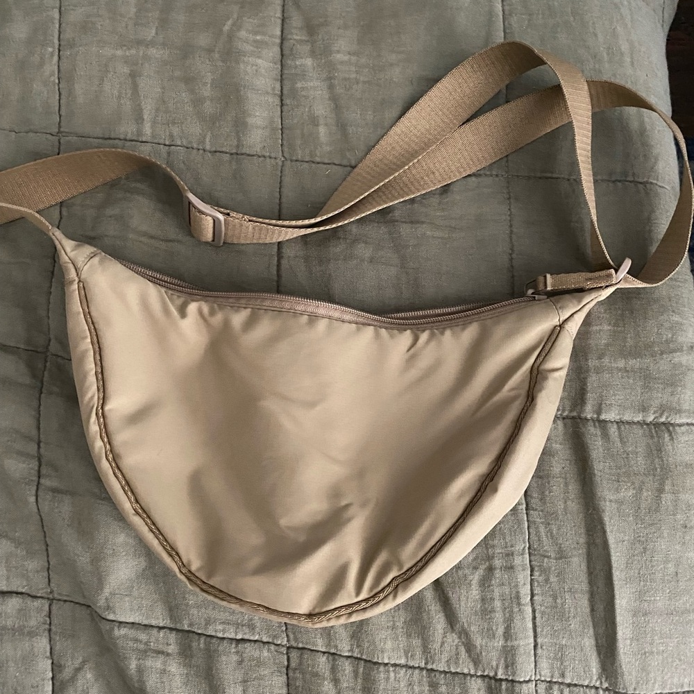 Uniqlo crescent bag